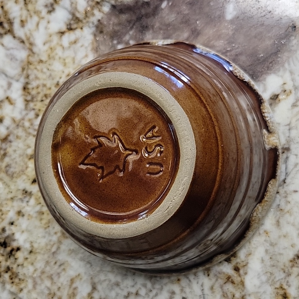 Vintage Monmouth Pottery Stoneware Brown Drip Glaze Bowl. USA Maple LEAF 🍁 - Picture 3 of 3